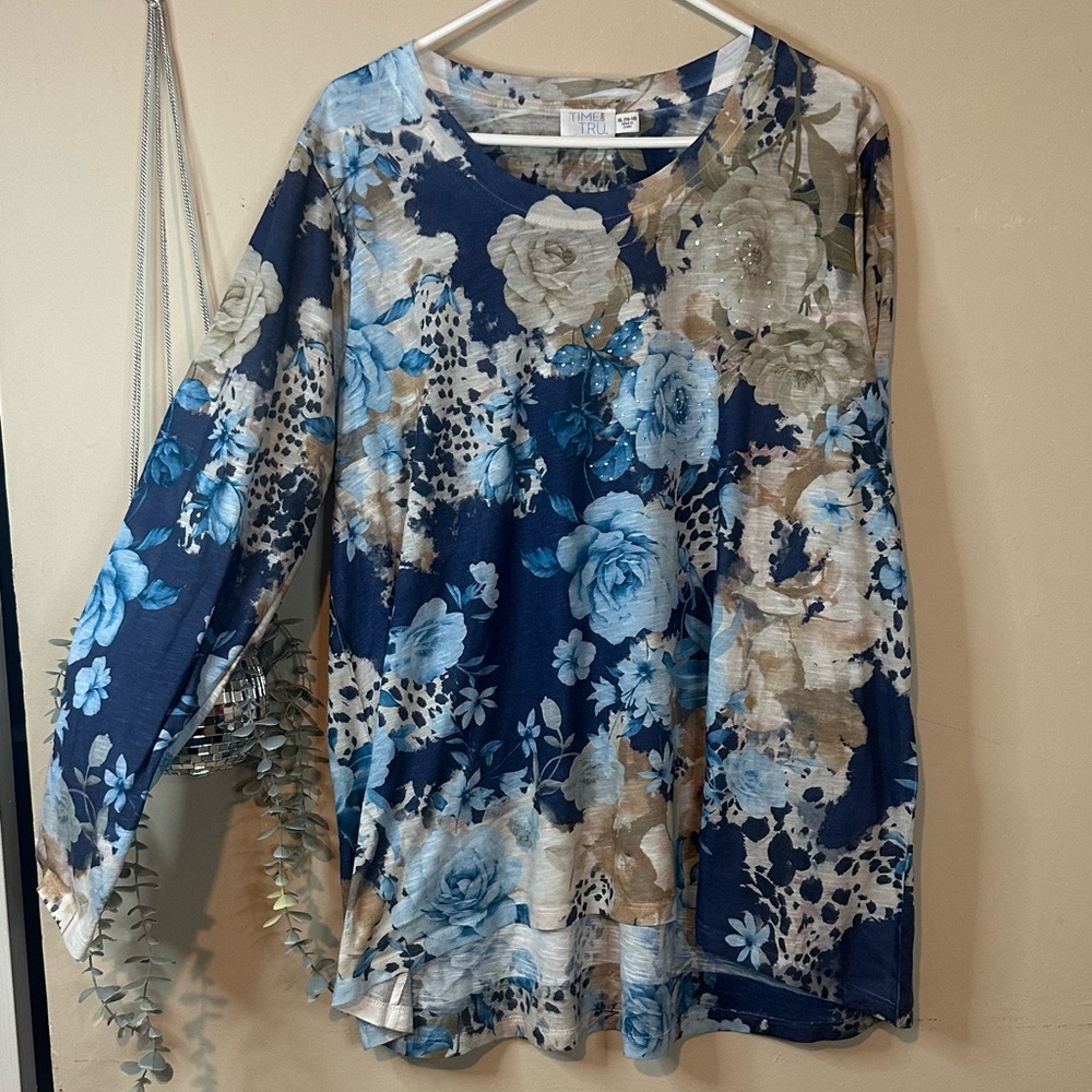 Xl Floral Blue and Cream Women's Top